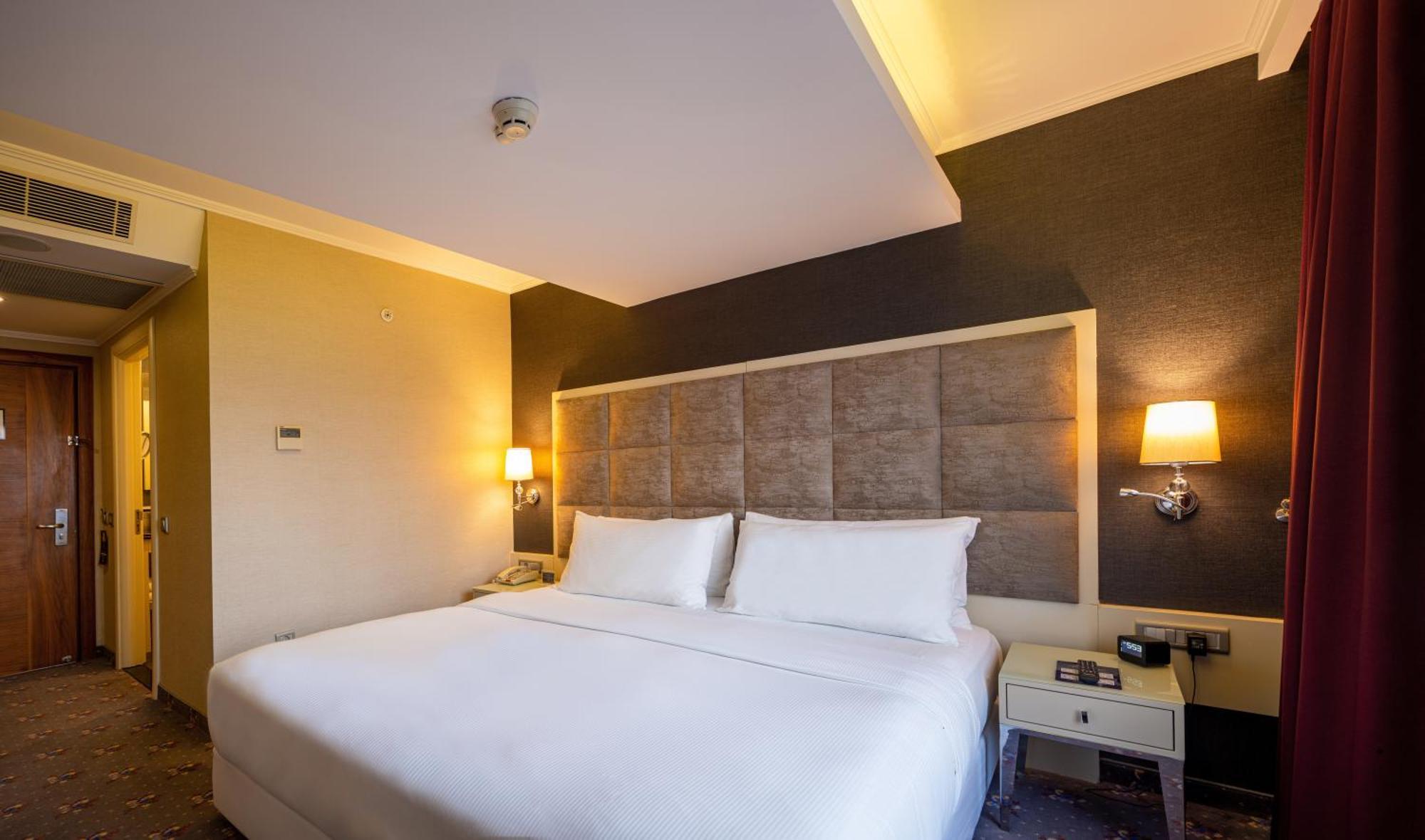 Hotel Doubletree By Hilton Izmir - Alsancak Extérieur photo