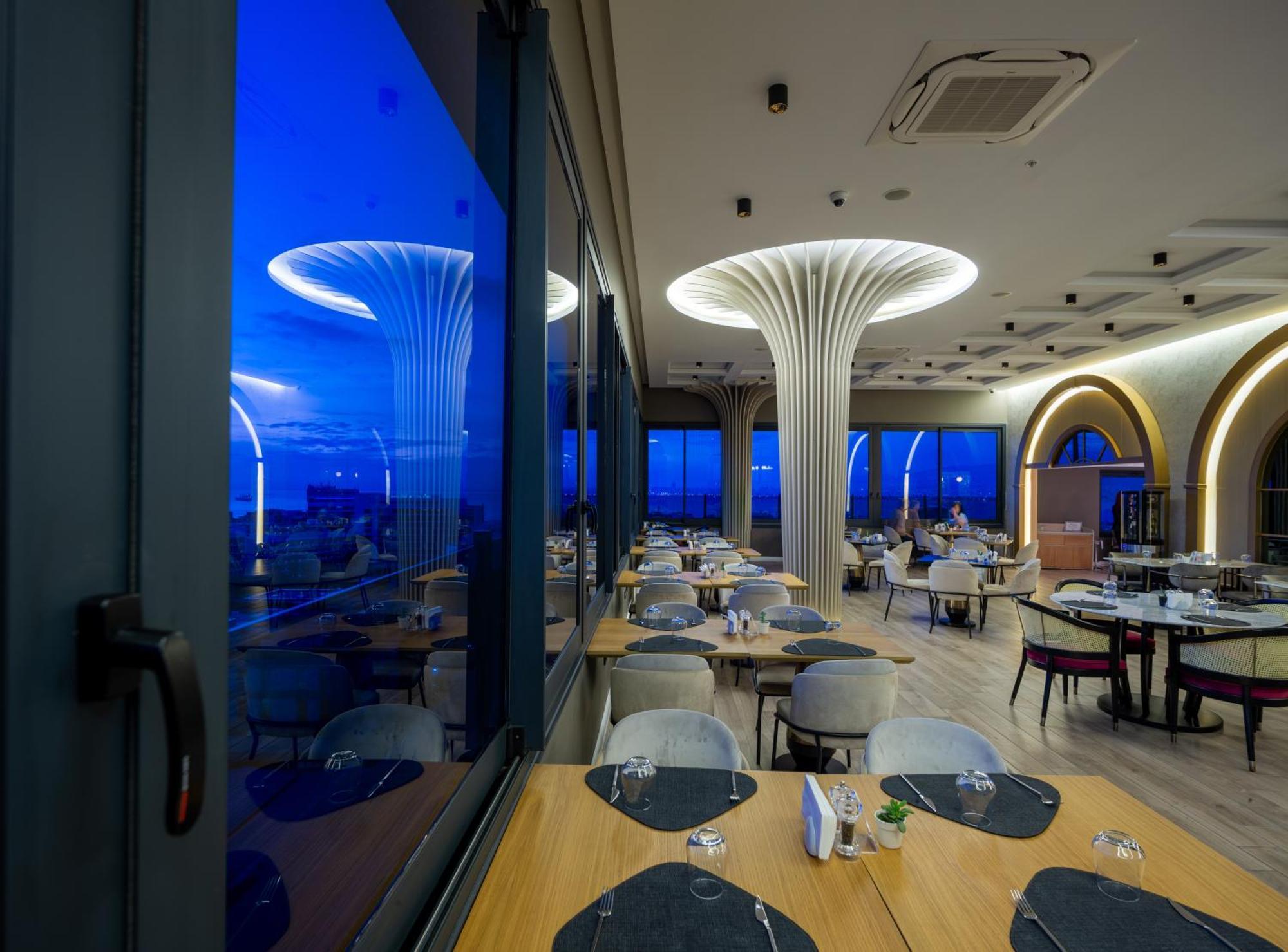 Hotel Doubletree By Hilton Izmir - Alsancak Extérieur photo