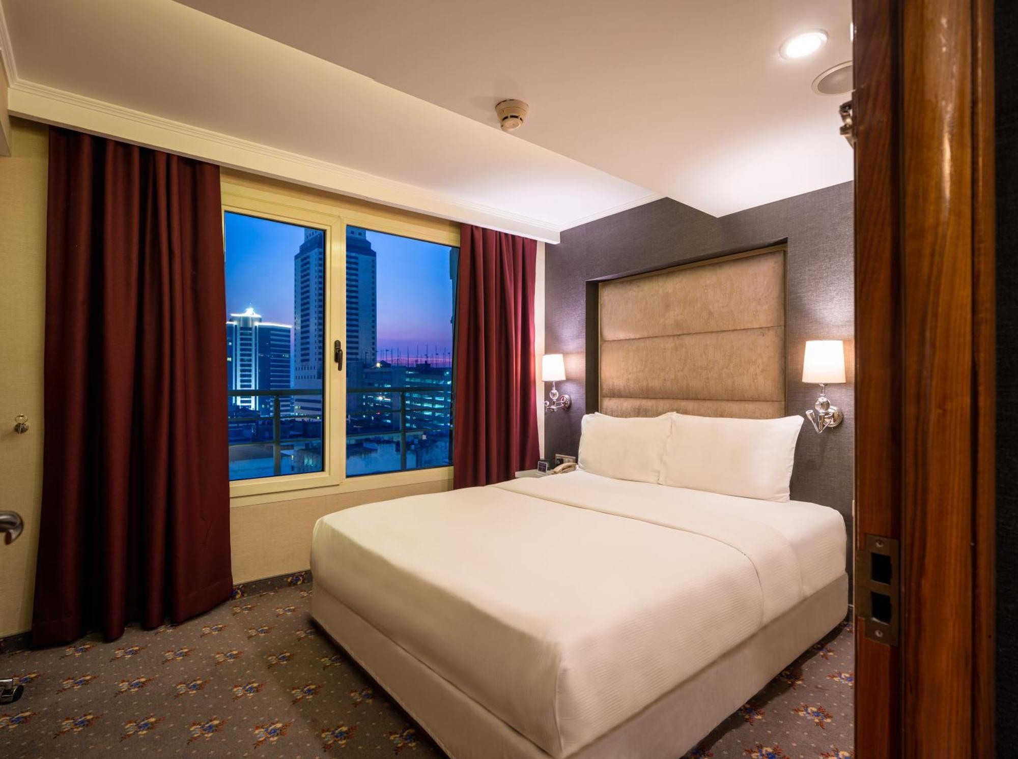 Hotel Doubletree By Hilton Izmir - Alsancak Extérieur photo