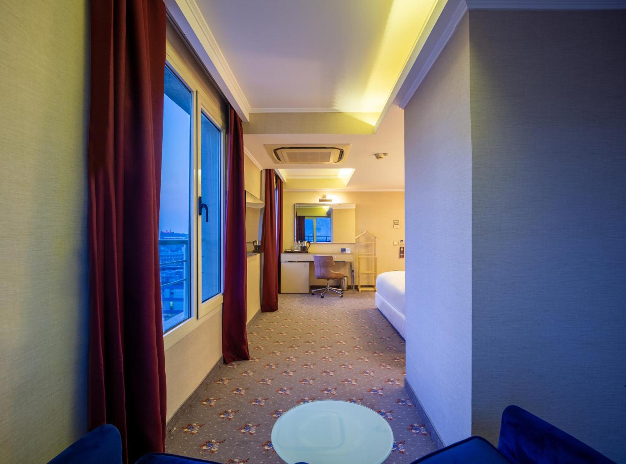 Hotel Doubletree By Hilton Izmir - Alsancak Extérieur photo