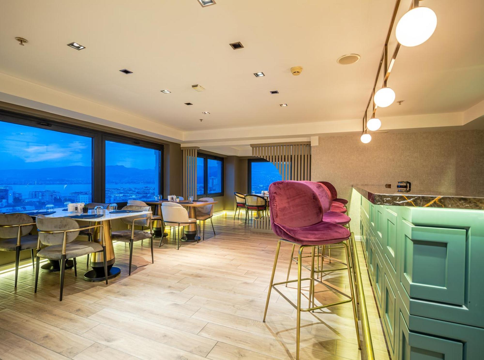 Hotel Doubletree By Hilton Izmir - Alsancak Extérieur photo