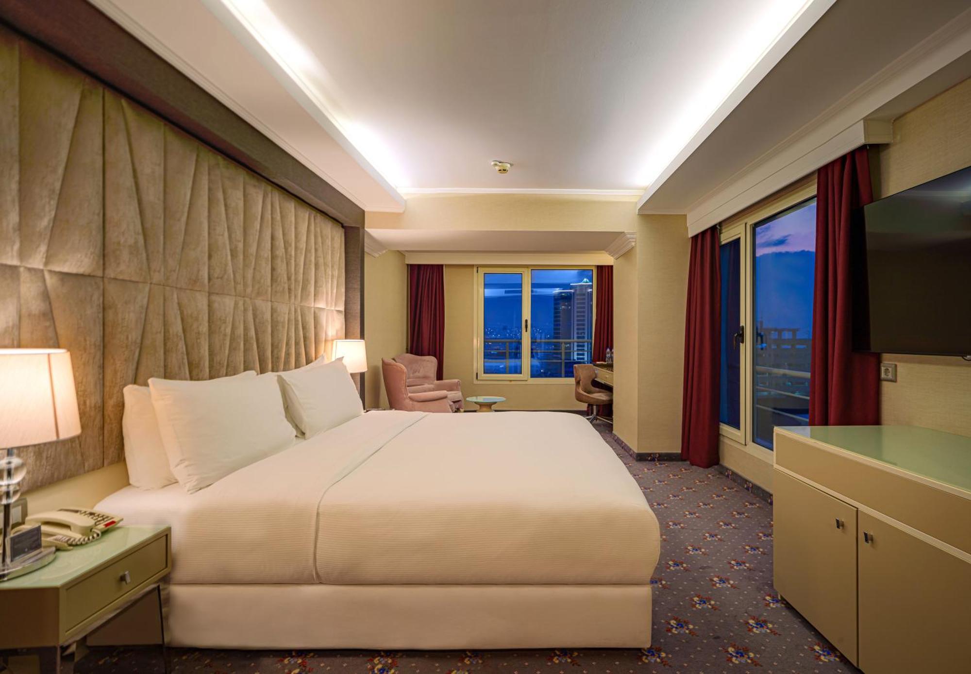 Hotel Doubletree By Hilton Izmir - Alsancak Extérieur photo