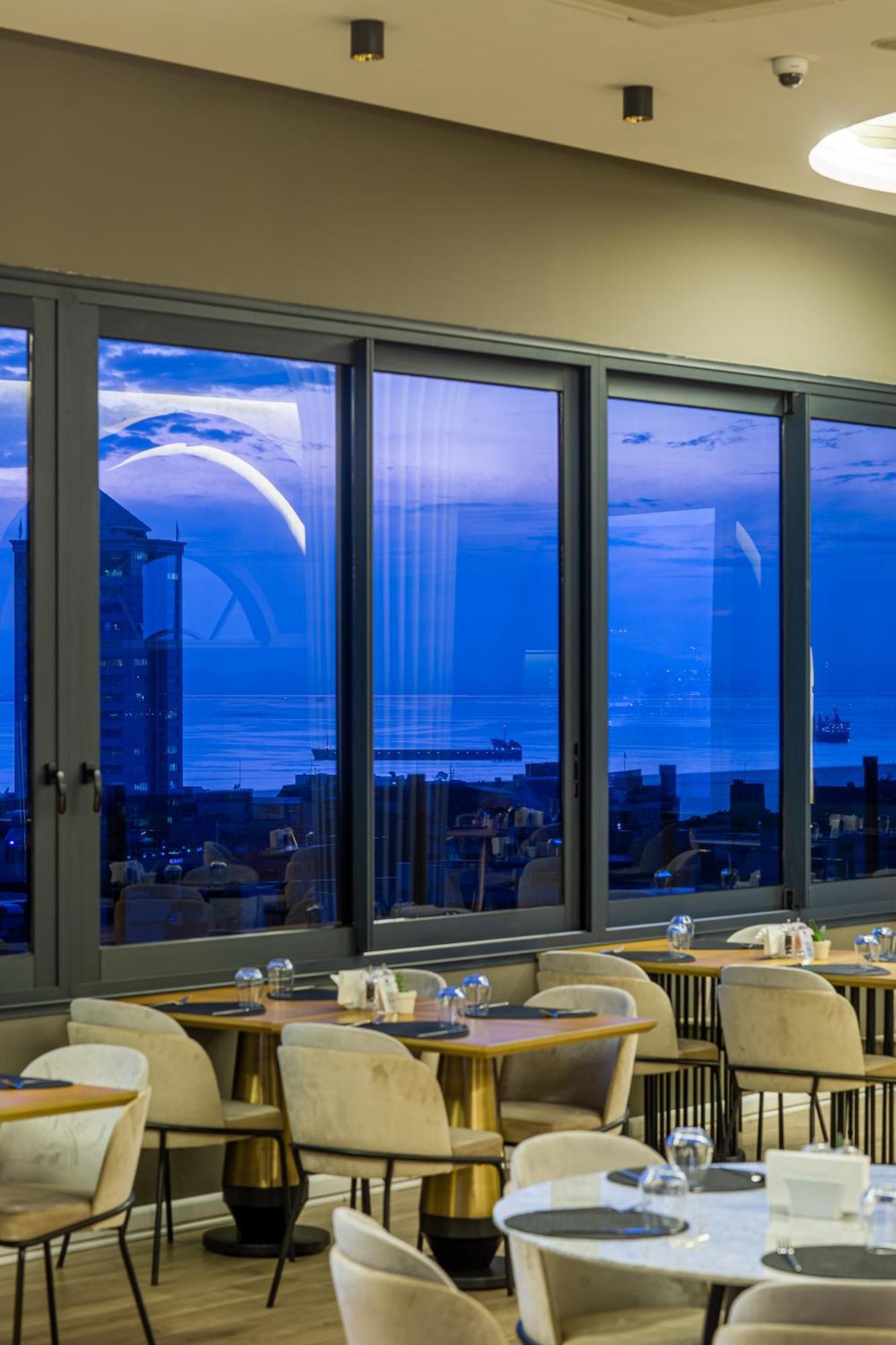 Hotel Doubletree By Hilton Izmir - Alsancak Extérieur photo