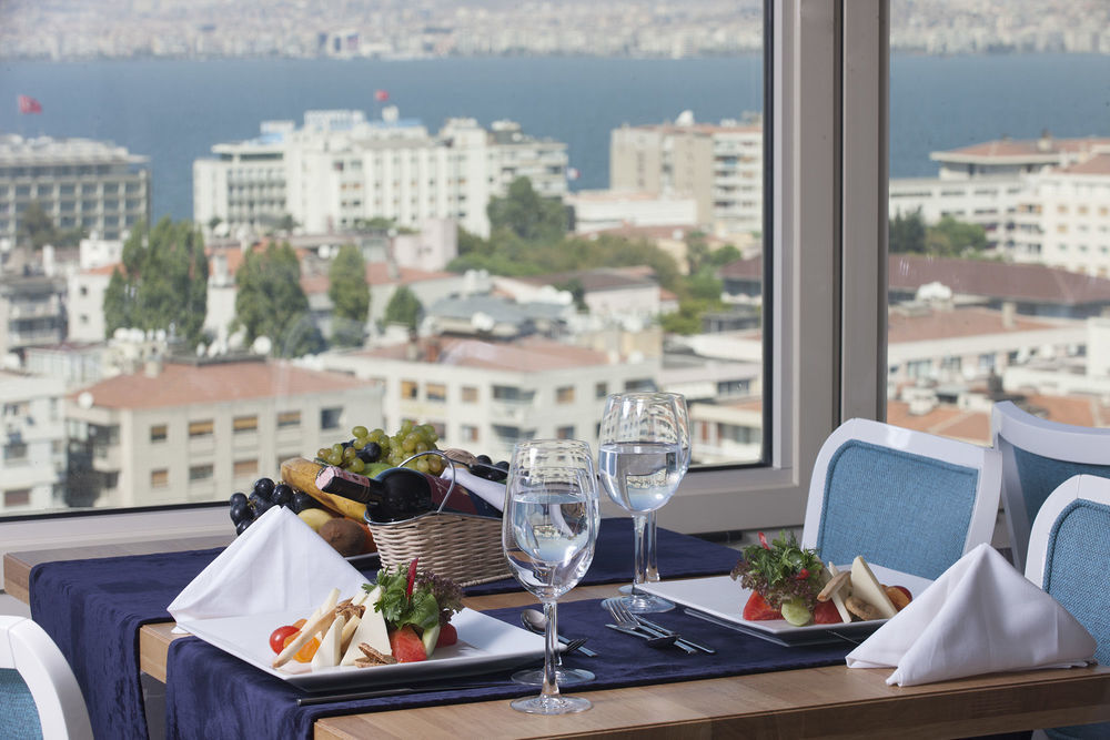 Hotel Doubletree By Hilton Izmir - Alsancak Extérieur photo