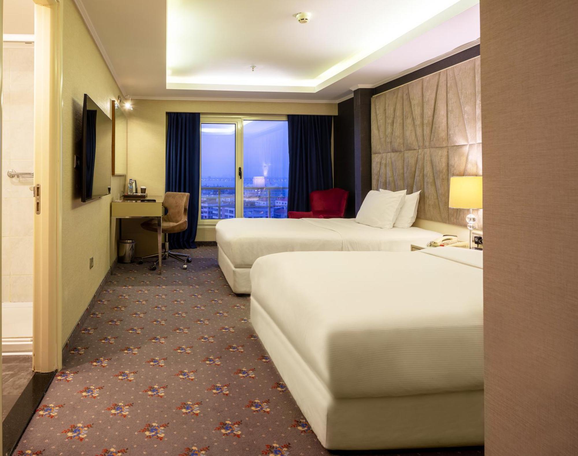 Hotel Doubletree By Hilton Izmir - Alsancak Extérieur photo