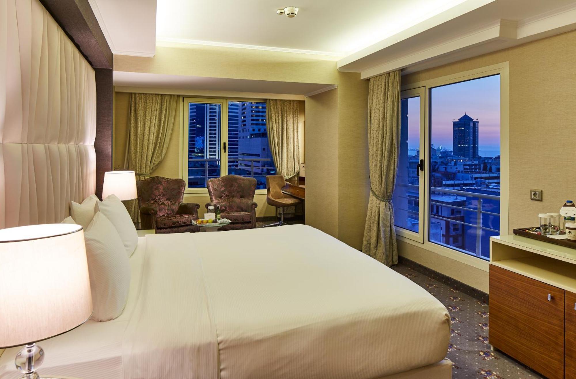 Hotel Doubletree By Hilton Izmir - Alsancak Extérieur photo
