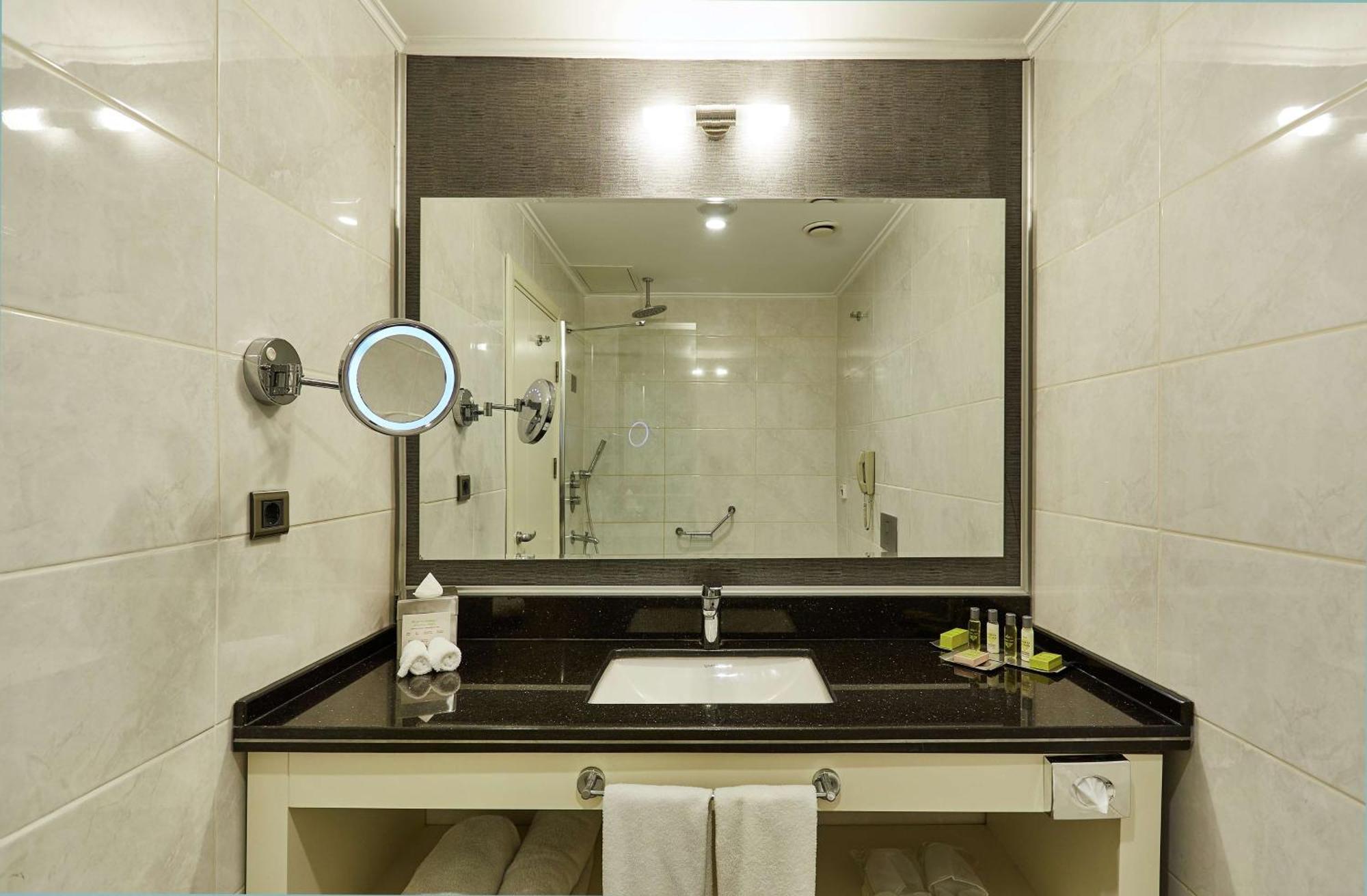 Hotel Doubletree By Hilton Izmir - Alsancak Extérieur photo