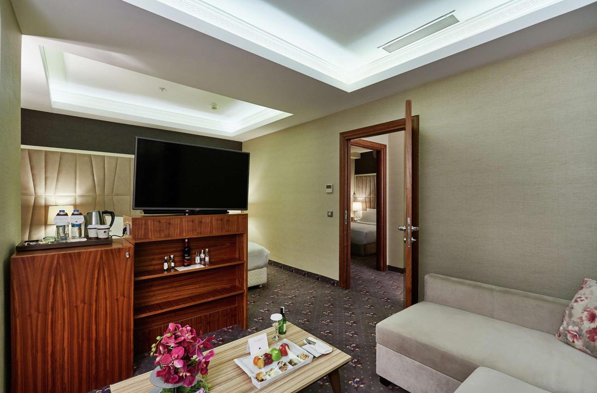 Hotel Doubletree By Hilton Izmir - Alsancak Extérieur photo