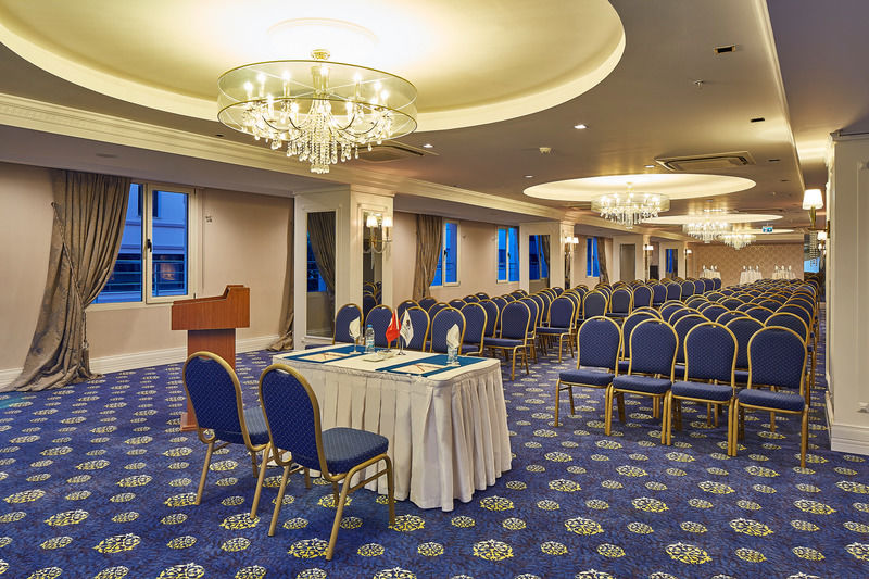 Hotel Doubletree By Hilton Izmir - Alsancak Extérieur photo